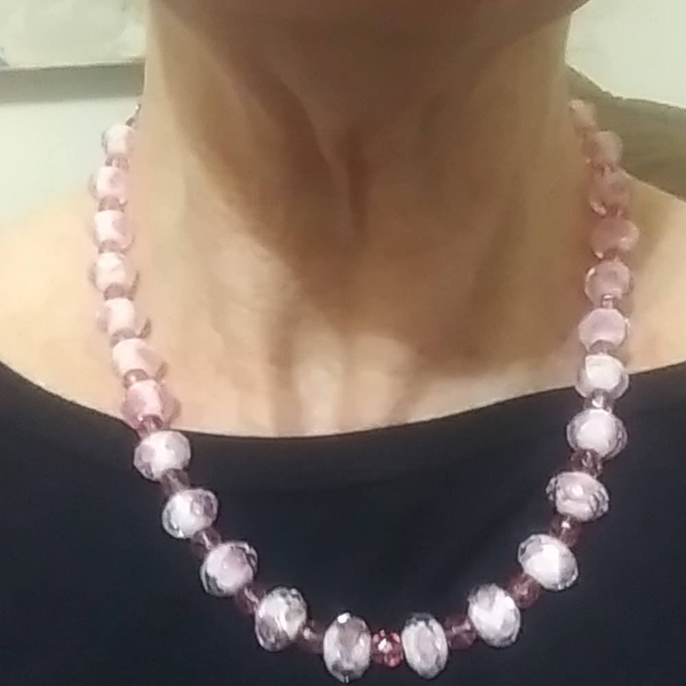 Gorgeous vintage glass necklace - Picture 4 of 8